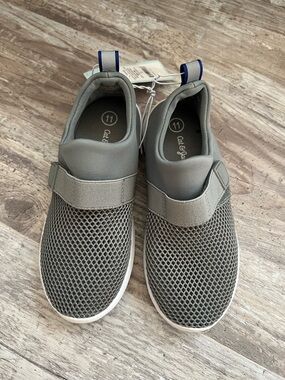 NWT Boys Cat & Jack Mesh Sneakers Size 11